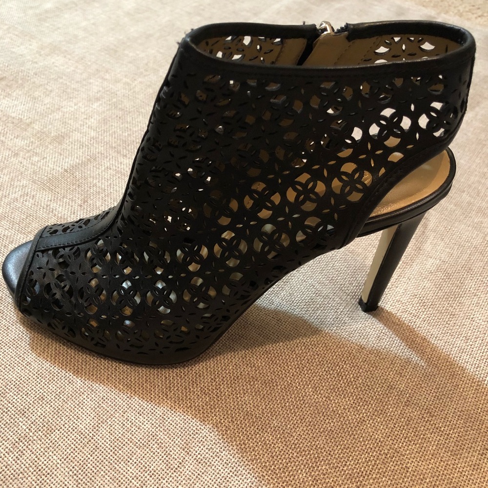 👗Ann Taylor Black Cutout Billie Shoes - Picture 2 of 6
